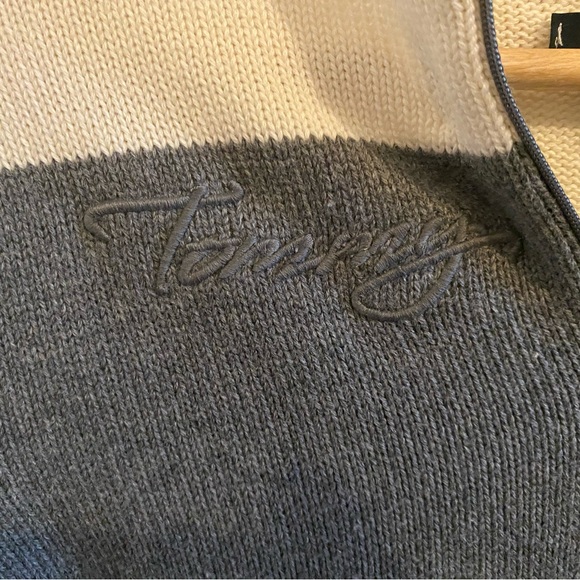 XS Men’s Tommy Hilfiger sweater grey front collar zipper embroidered logo - Picture 5 of 13